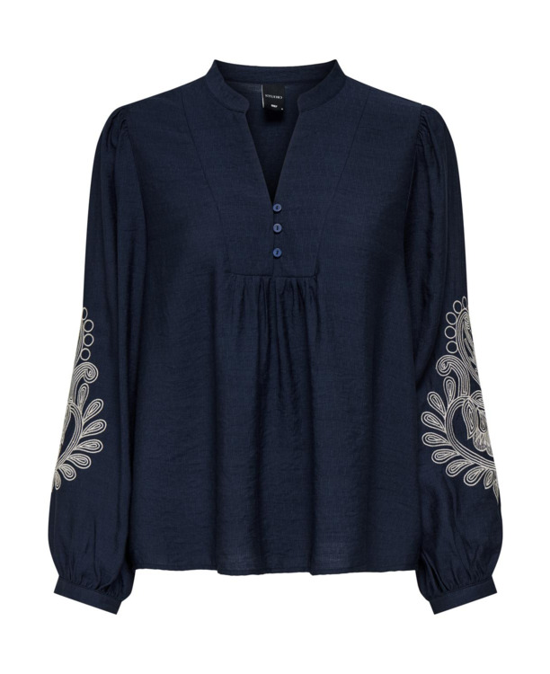 Regular Fit O-Neck 7/8 Sleeves (7/8) Regular fit top met knoopdetail voor dagelijks gebruik