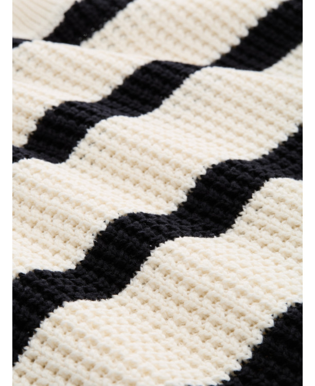 Uitgebreide trui met streeppatroon