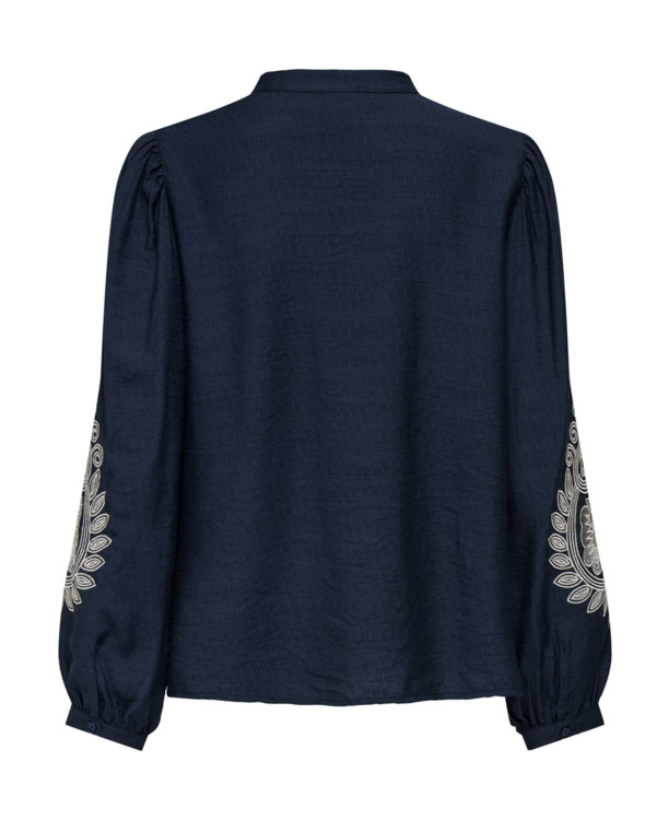 Regular Fit O-Neck 7/8 Sleeves (7/8) Regular fit top met knoopdetail voor dagelijks gebruik