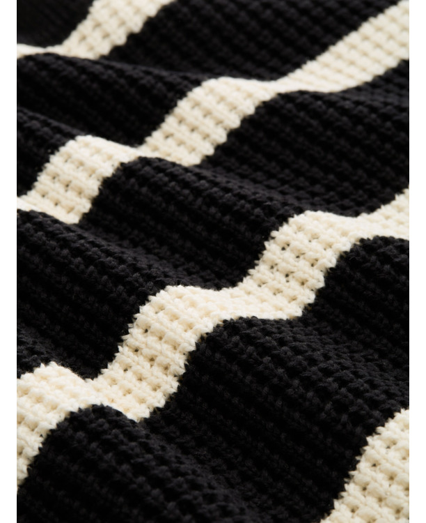 Uitgebreide trui met streeppatroon