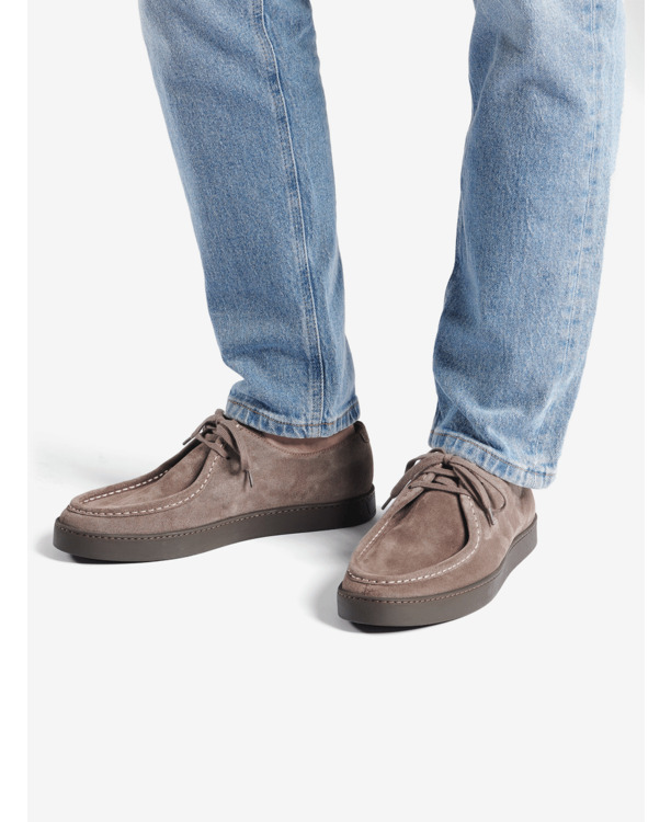 Tuckson Suede FW00074-BRW would be translated to Dutch as "Tuckson Suède Heren