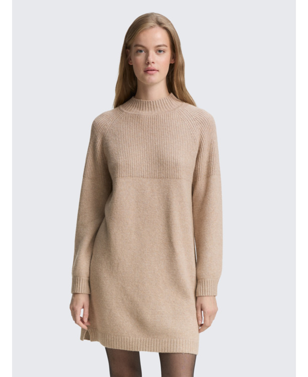 Uitgebreide jurk met opstaande Kraag