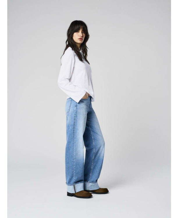 Wide Leg Fit