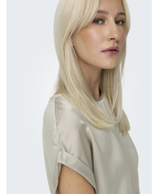 Regular Fit O-Neck Short Sleeves (S/S) O-hals top met korte mouwen voor de vrouwelijke stijl