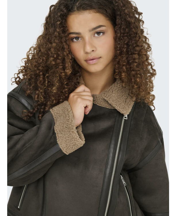 Hood w. String Regulation