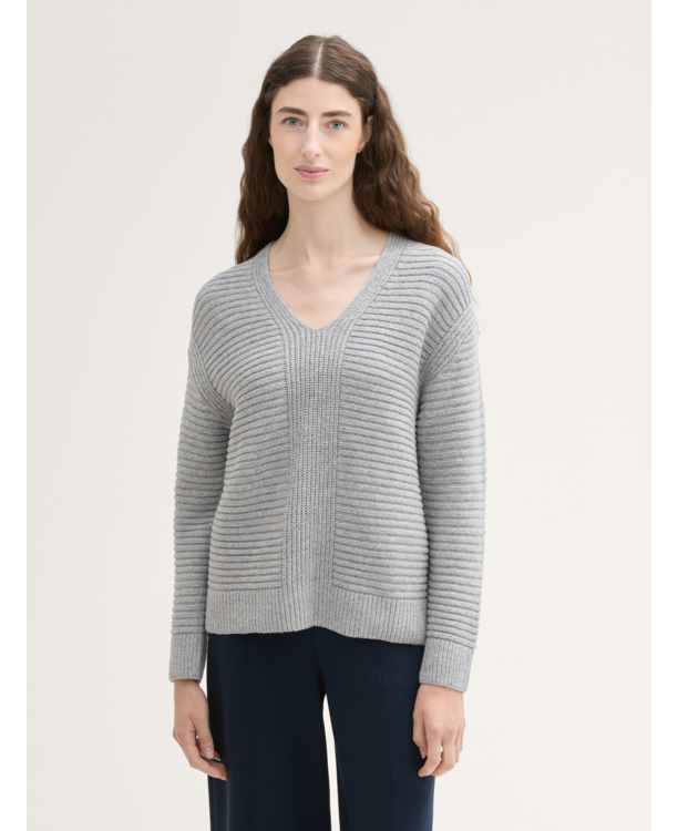 Gebereide trui met V-hals