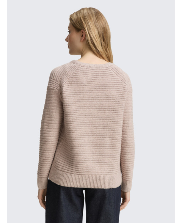 Gebereide trui met V-hals