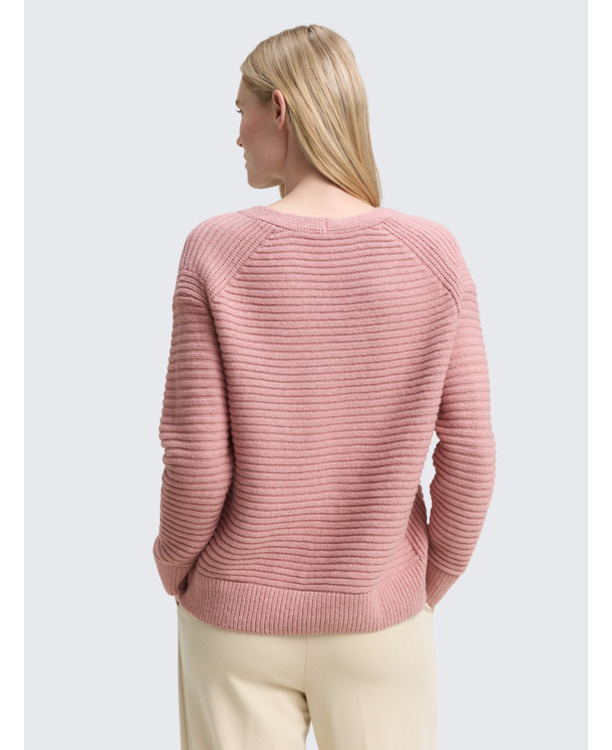 Gebereide trui met V-hals