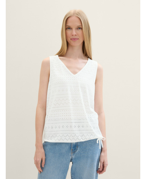 Top met geperforeerd patroon