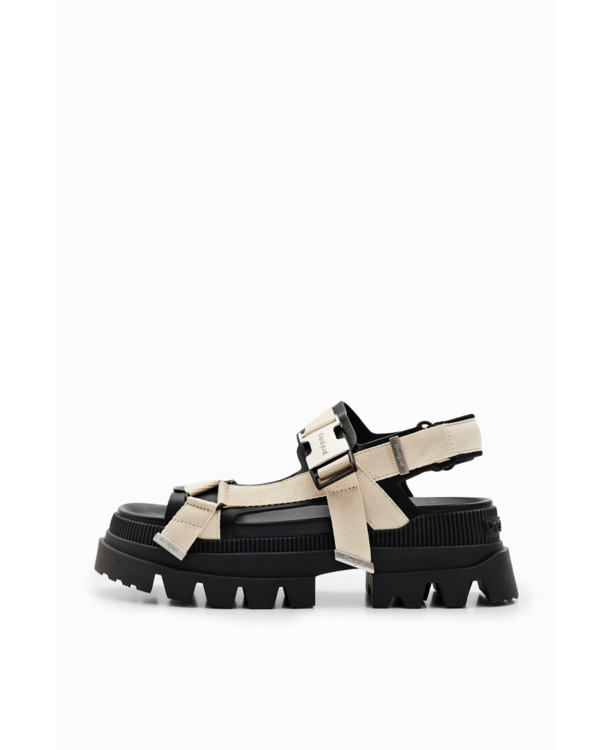 SCHOENEN WEG SANDALEN