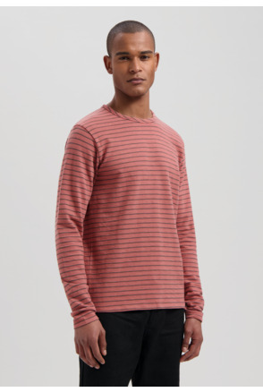 Dylan Tee