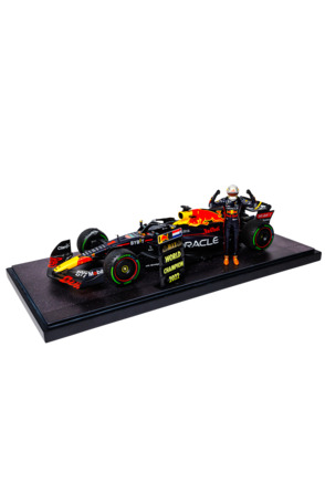 1:12 RB18 - Japan 2022 - World Champion - Red Bull Racing