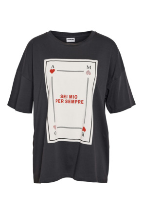 NMIDA S/S PLAYCARD T-SHIRT