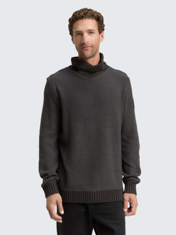 Gebreide trui met opstaande kraag