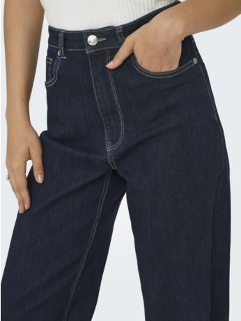 Wide Leg Fit