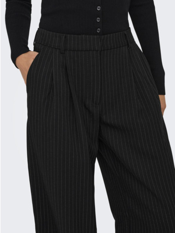 Straight Fit